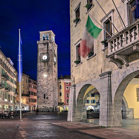 Appartamento Centro Storico Riva - Happy Rentals Exteriör bild