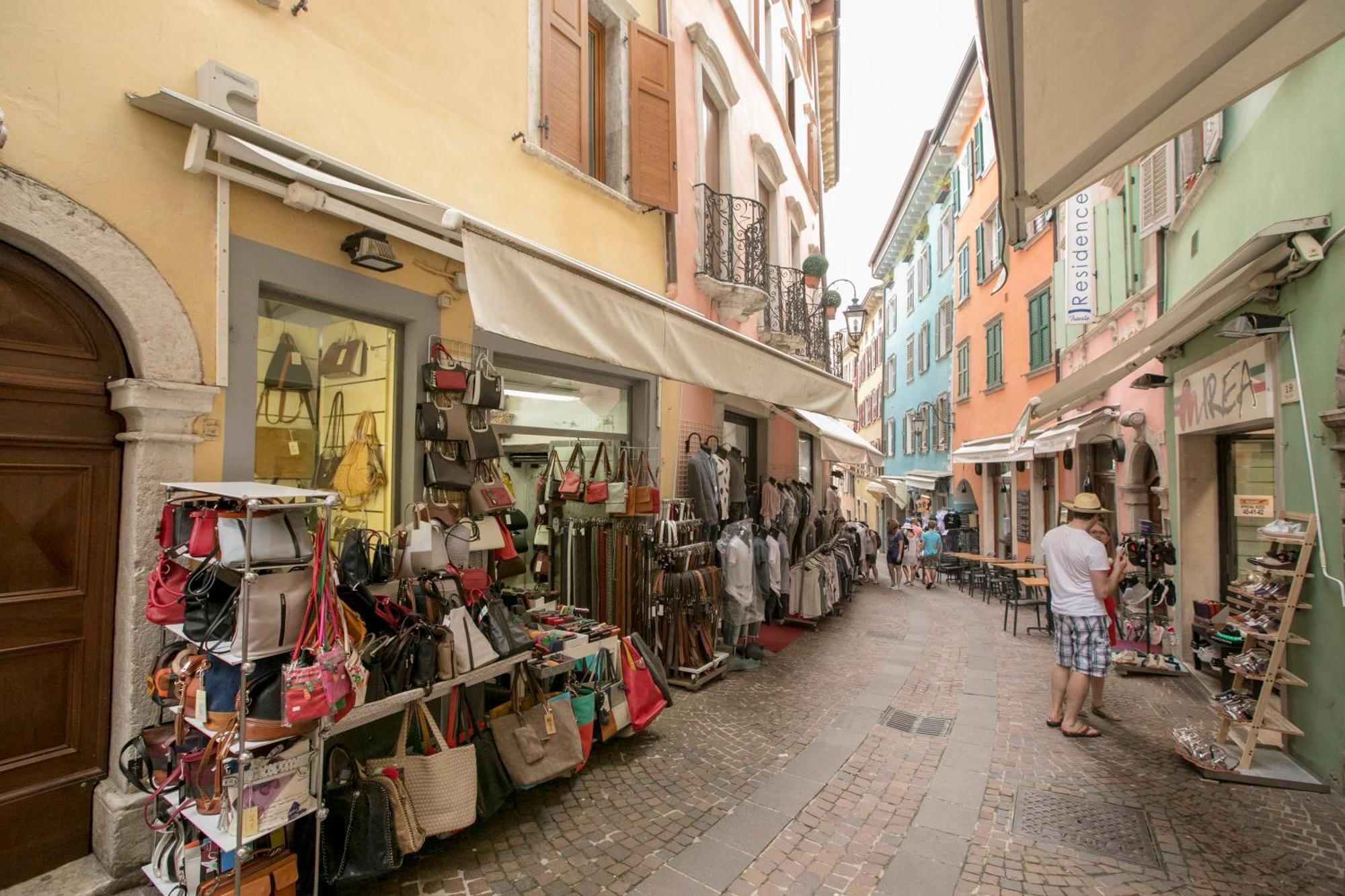 Appartamento Centro Storico Riva - Happy Rentals Exteriör bild